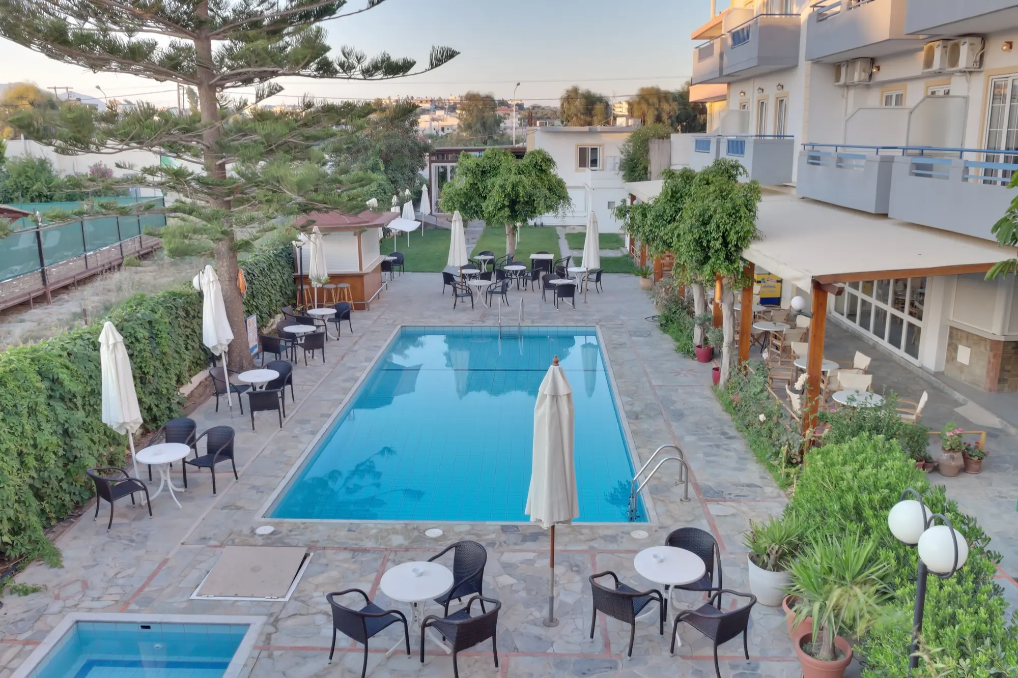 Marirena, Pool