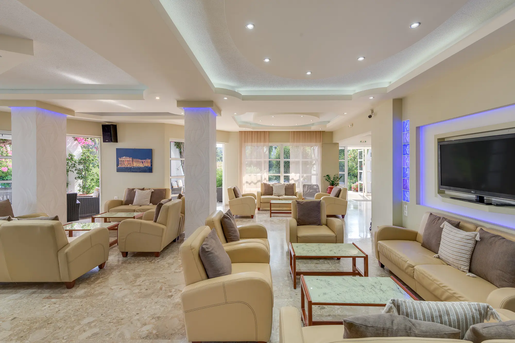 Nirvana Beach, Lobby