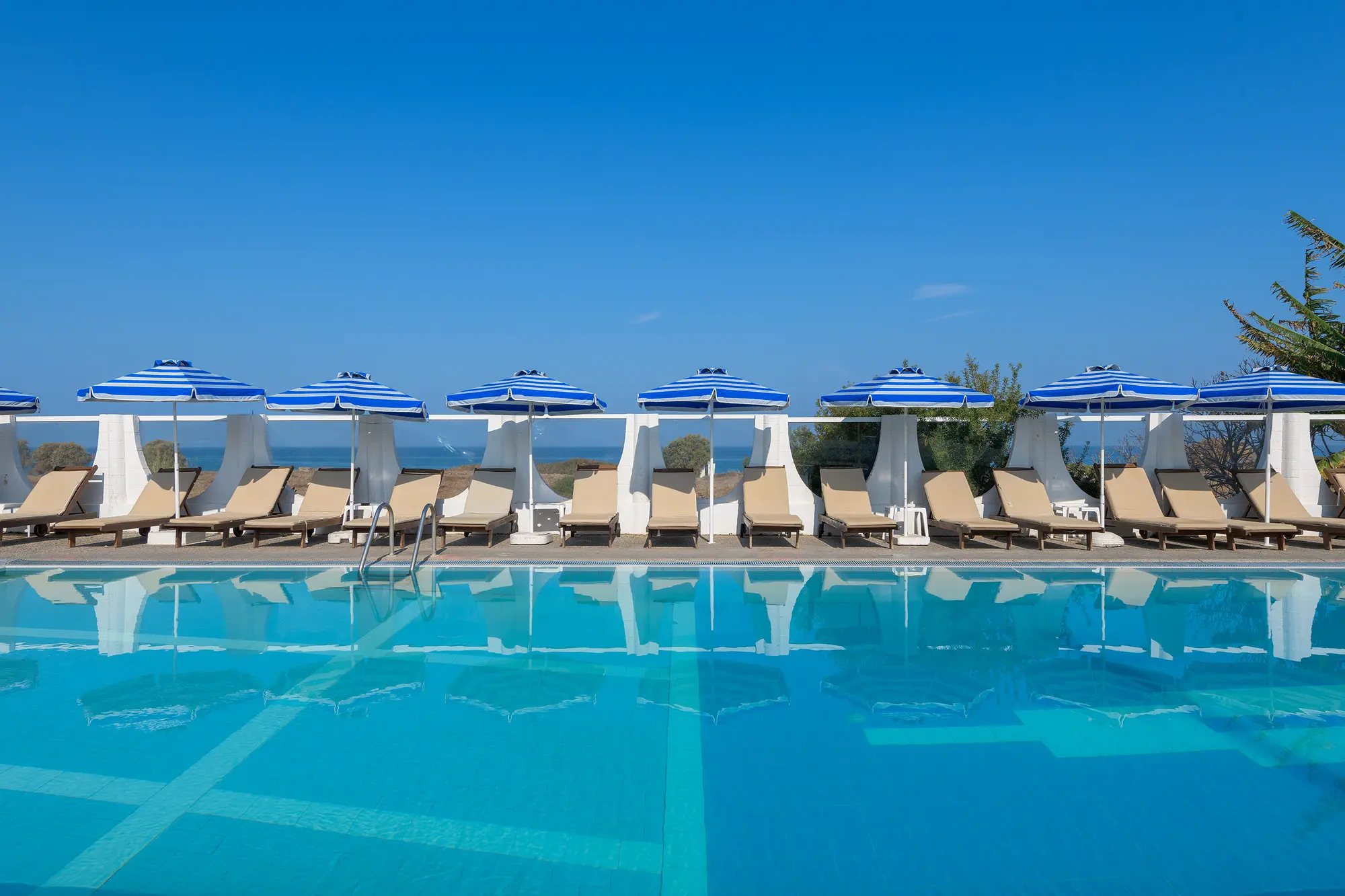 Nirvana Beach, Pool
