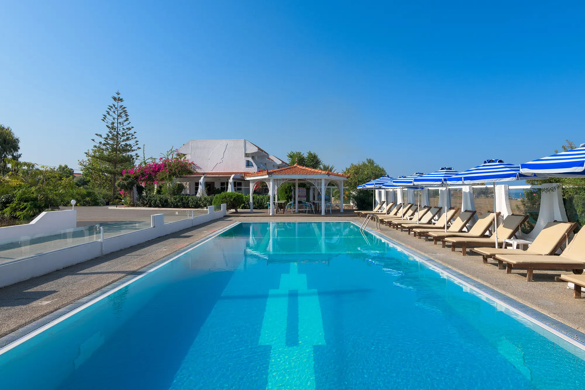 Nirvana Beach, Pool