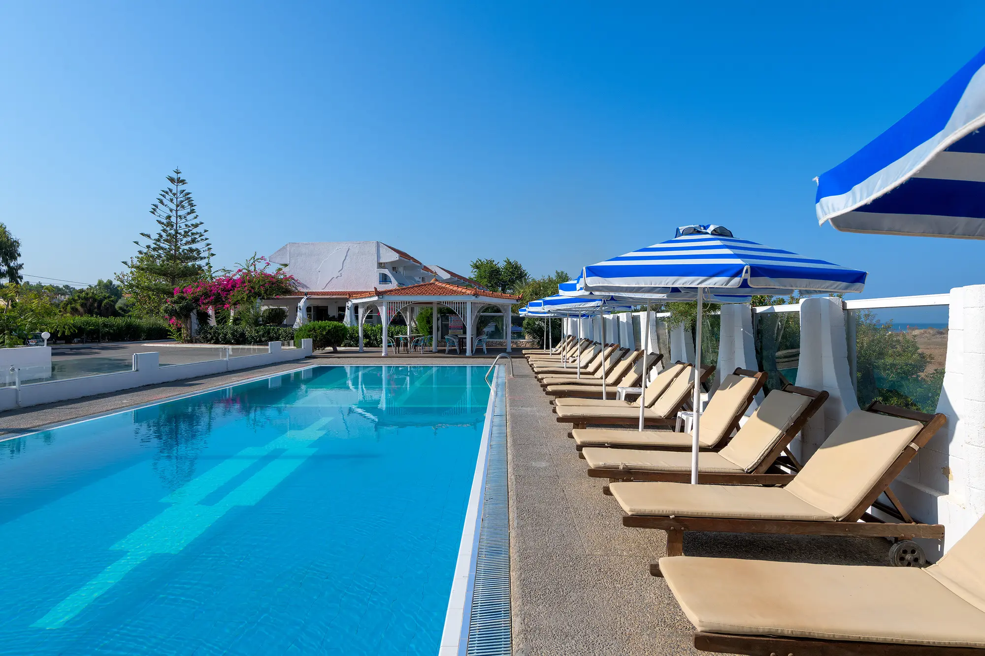 Nirvana Beach, Pool