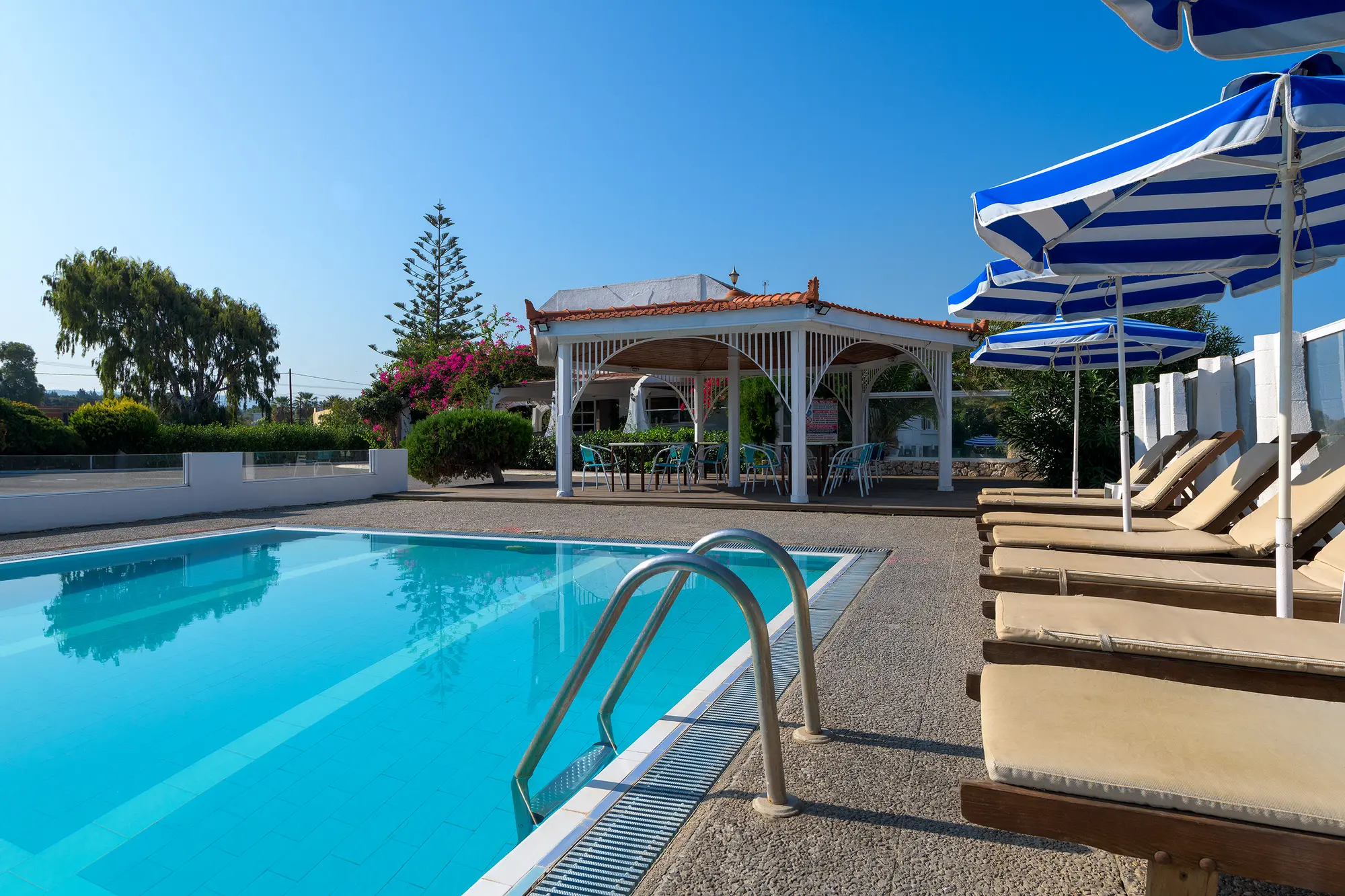 Nirvana Beach, Pool