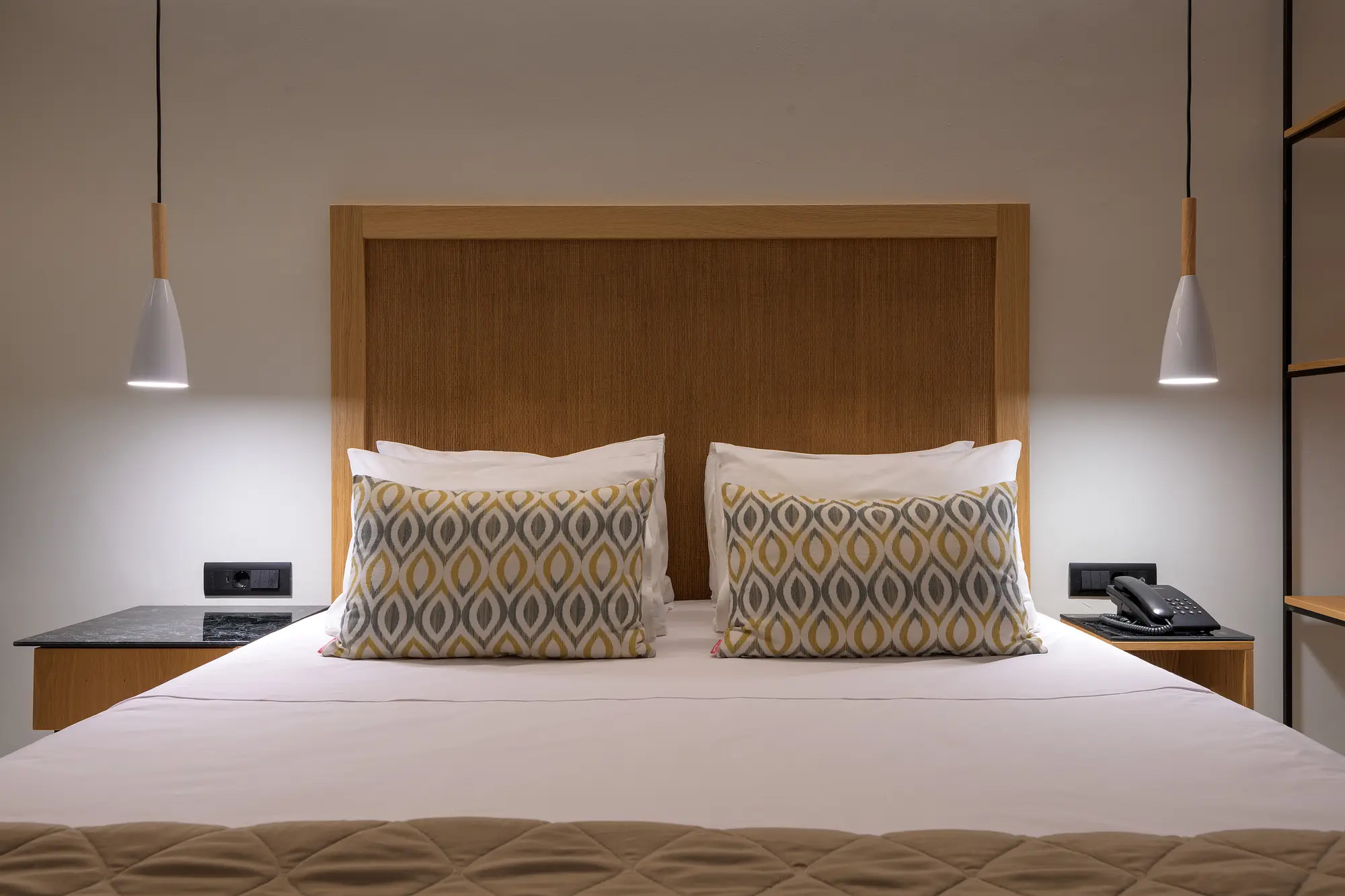 Nirvana Beach, Room