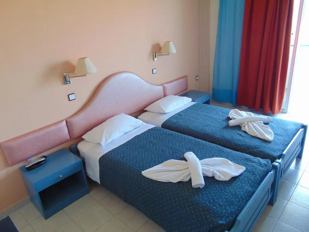 Nirvana Beach, Room