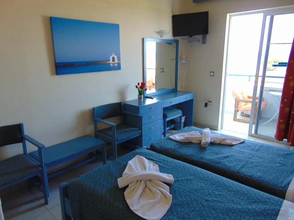 Nirvana Beach, Room