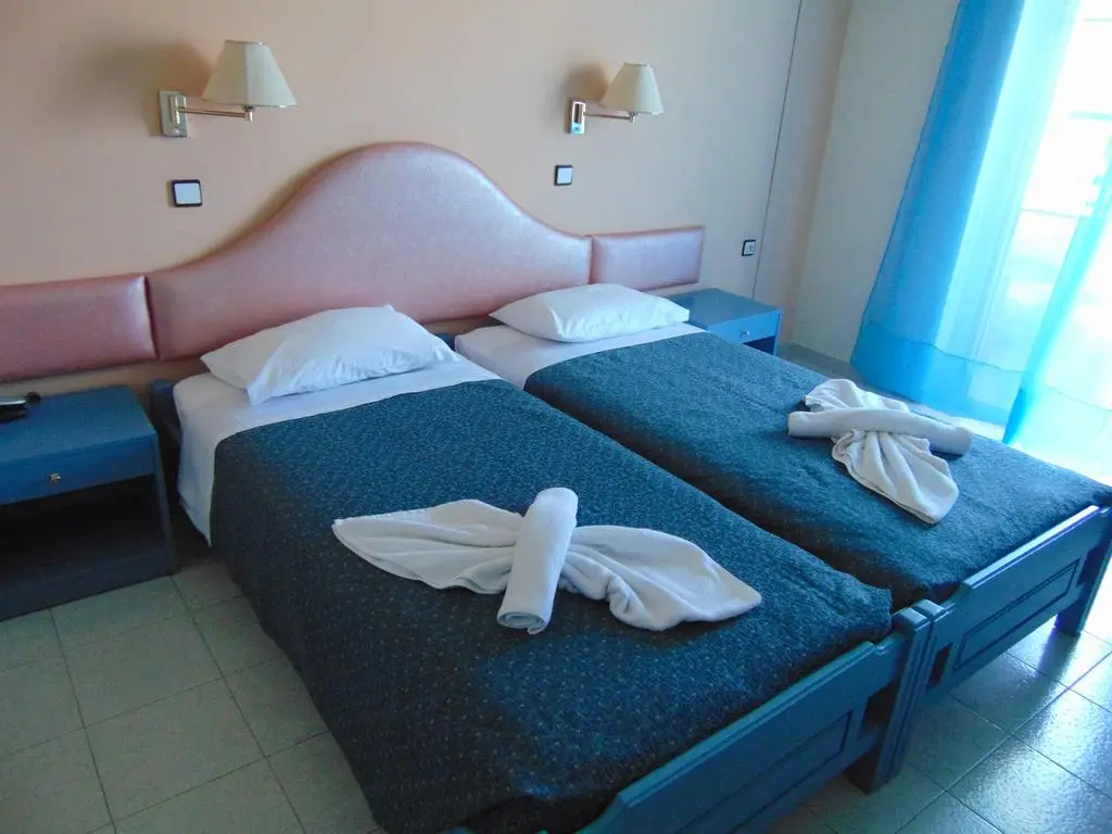 Nirvana Beach, Room
