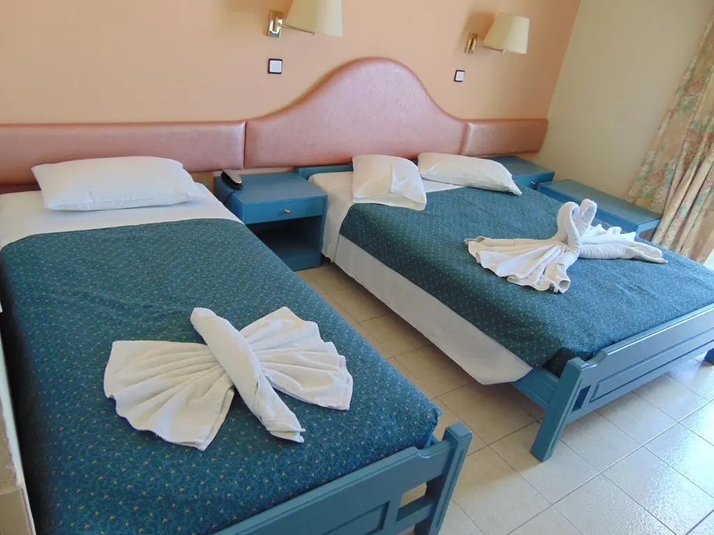 Nirvana Beach, Room