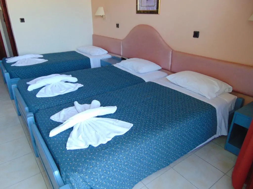 Nirvana Beach, Room