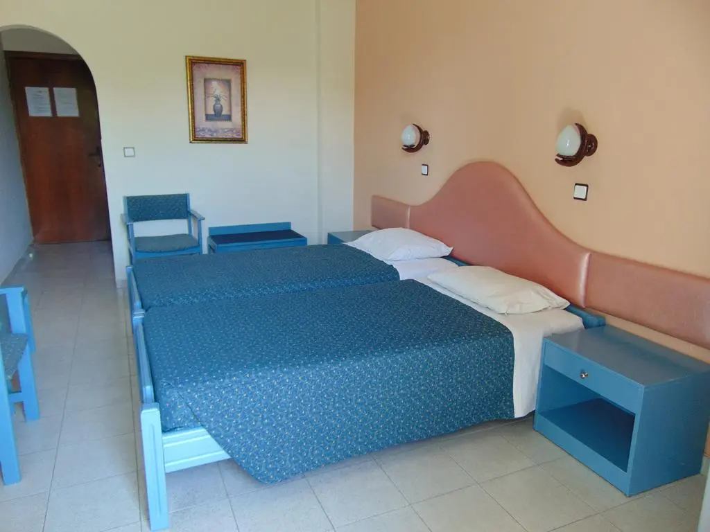 Nirvana Beach, Room