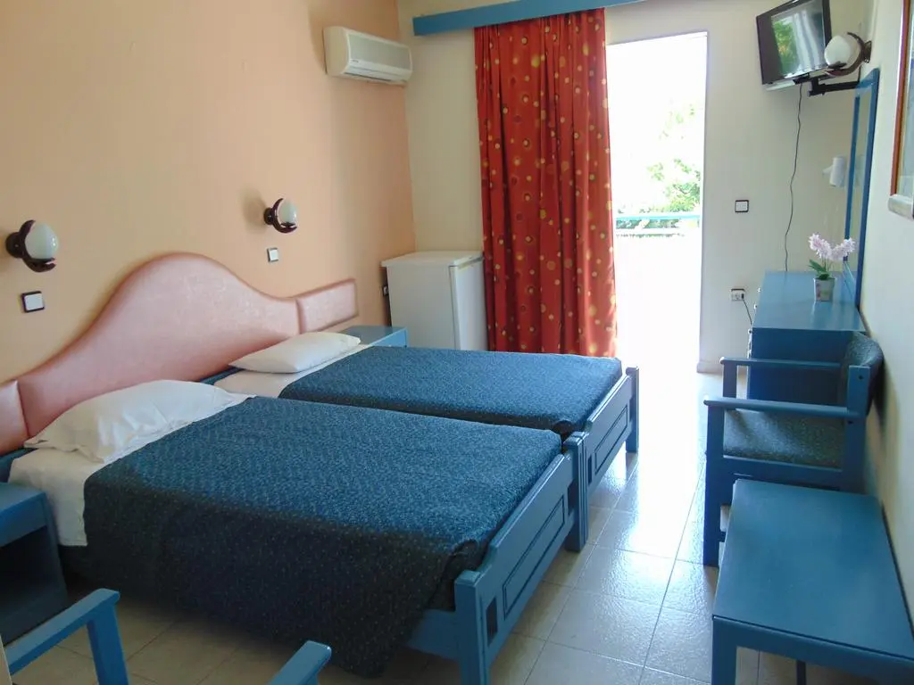 Nirvana Beach, Room