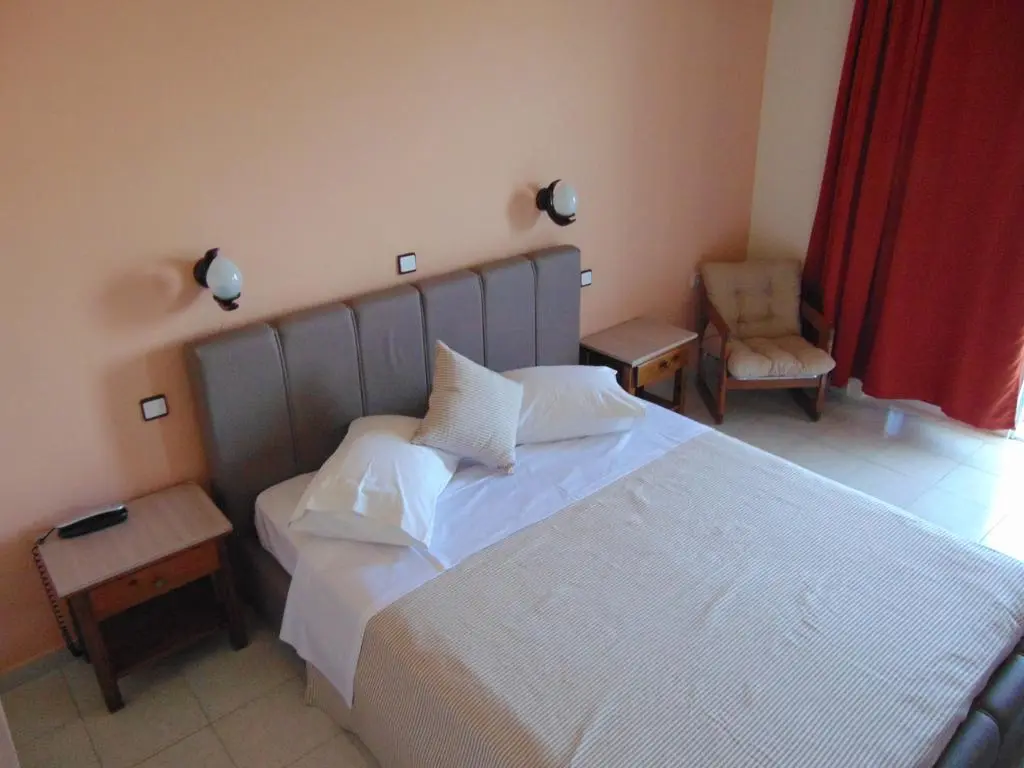 Nirvana Beach, Room