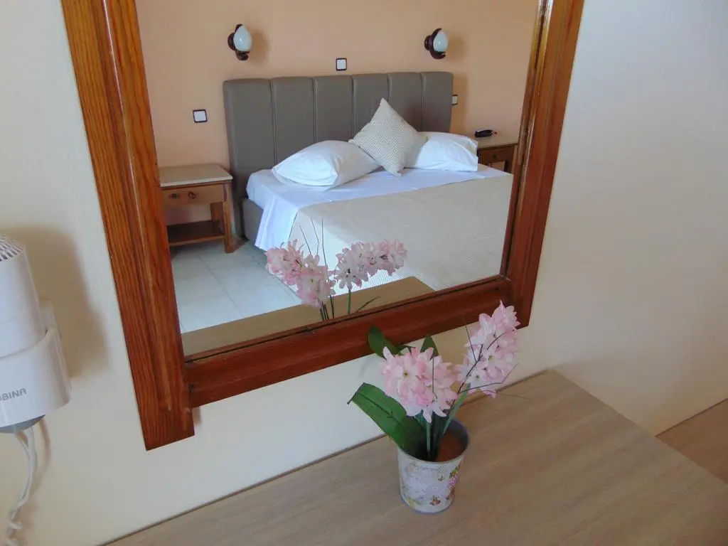 Nirvana Beach, Room