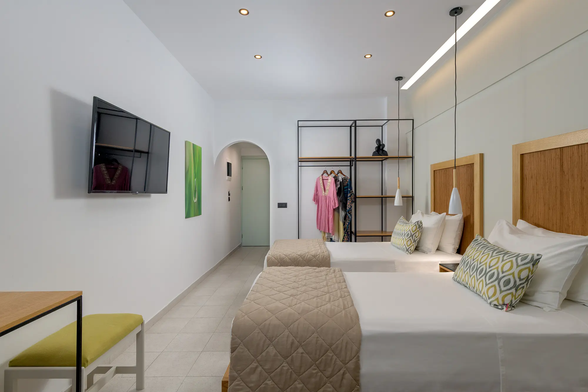 Nirvana Beach, Room