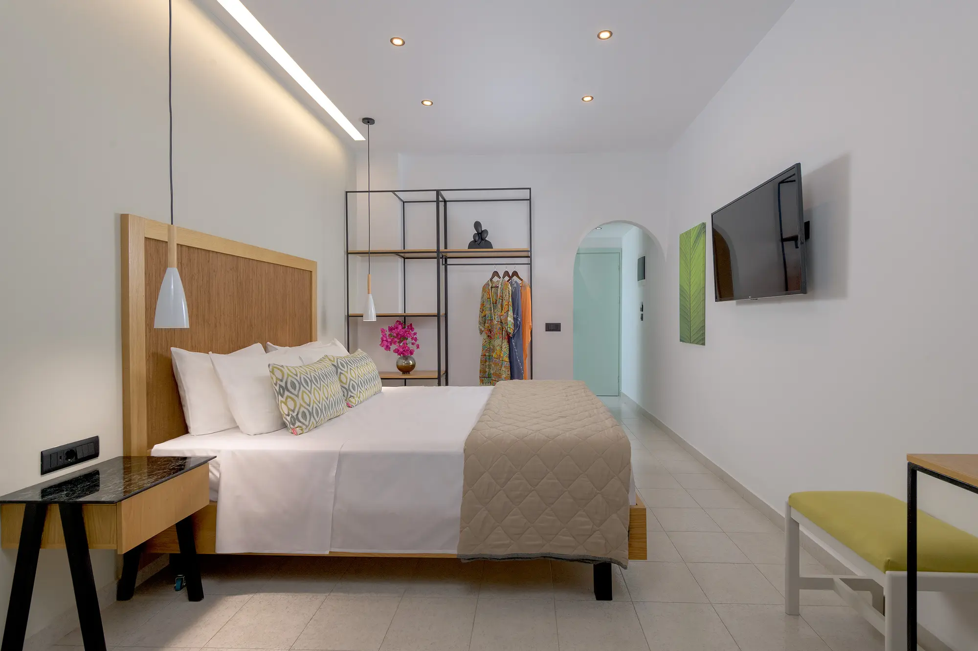 Nirvana Beach, Room