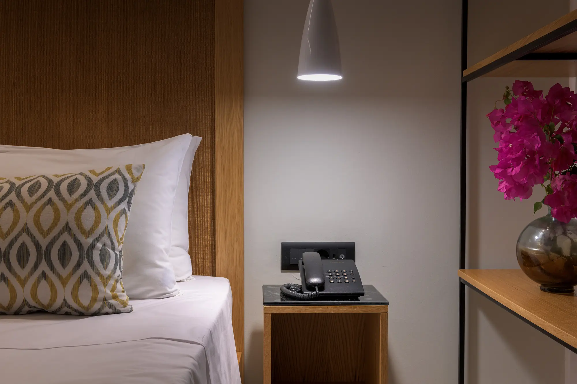 Nirvana Beach, Room