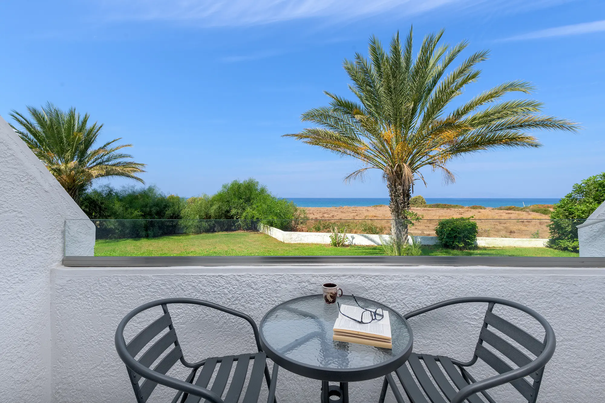 Nirvana Beach, Room