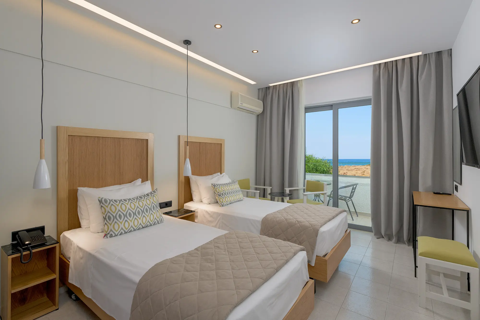 Nirvana Beach, Room