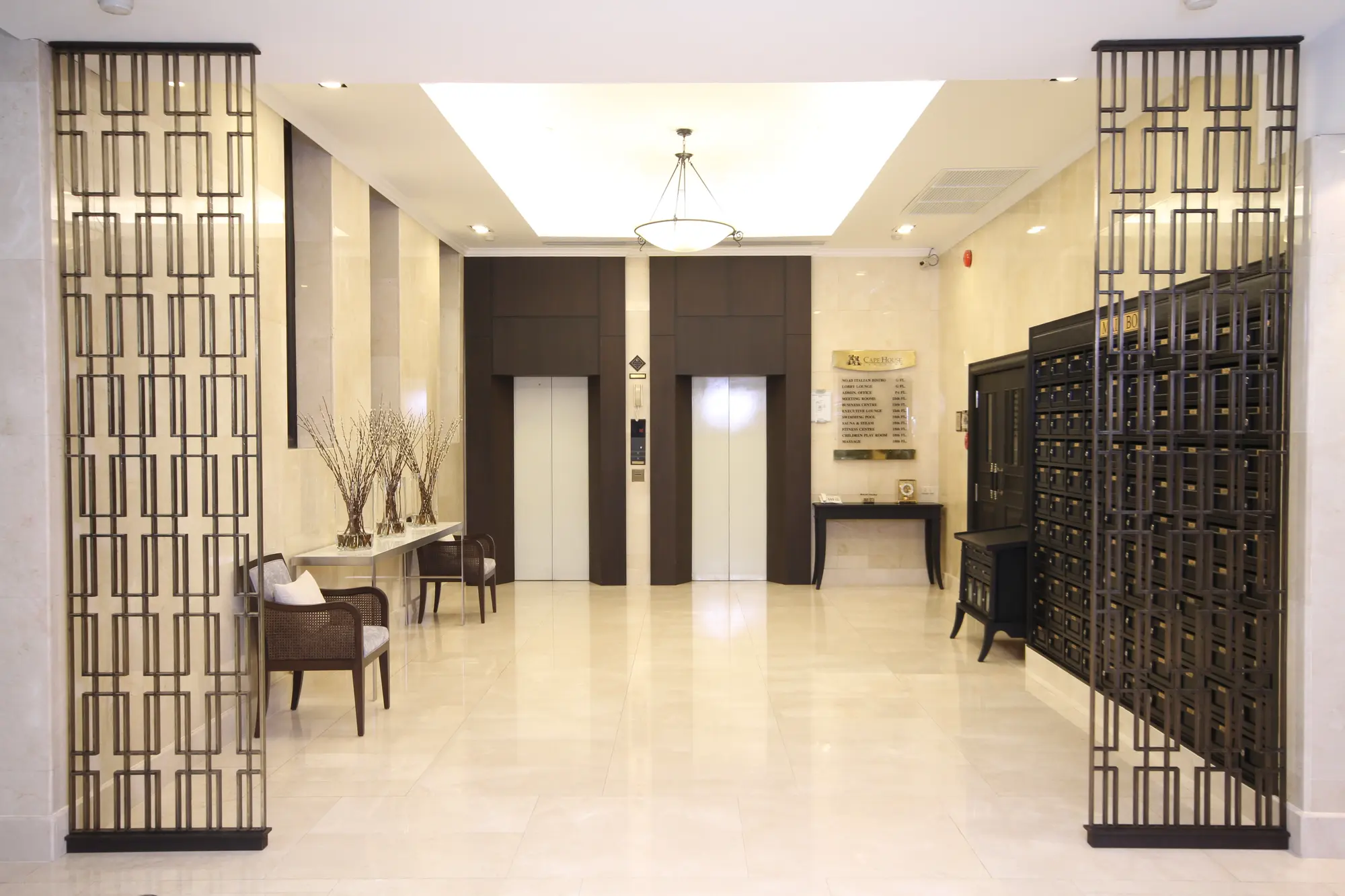 Cape House Langsuan, Lobby