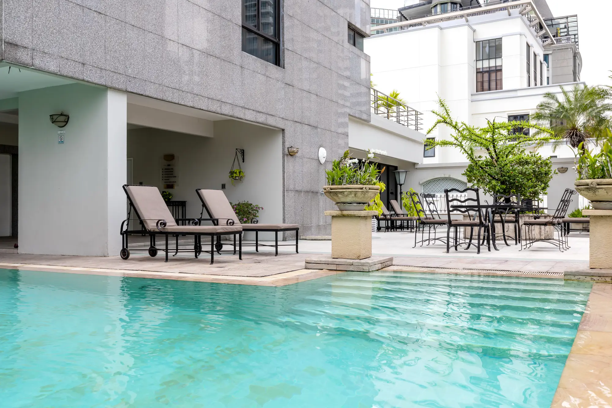 Cape House Langsuan, Pool
