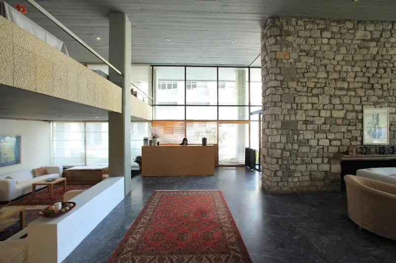 Dioscouri, Lobby