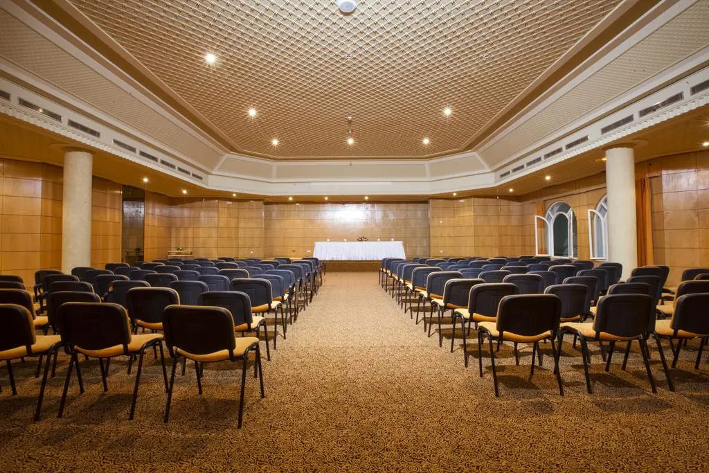 El Mouradi El Menzah, Conferences