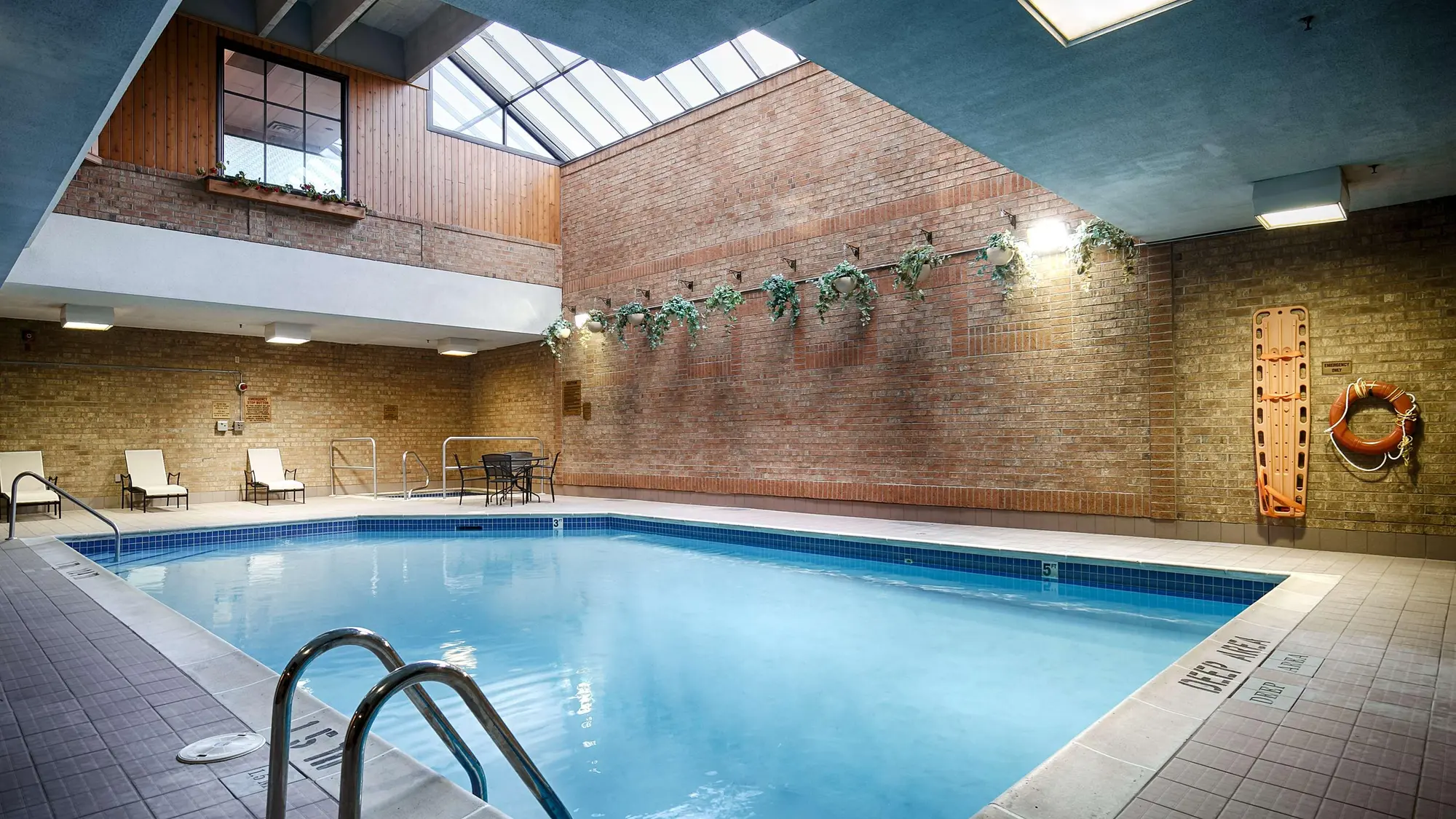 Best Western Plus Toronto Airport, Pool