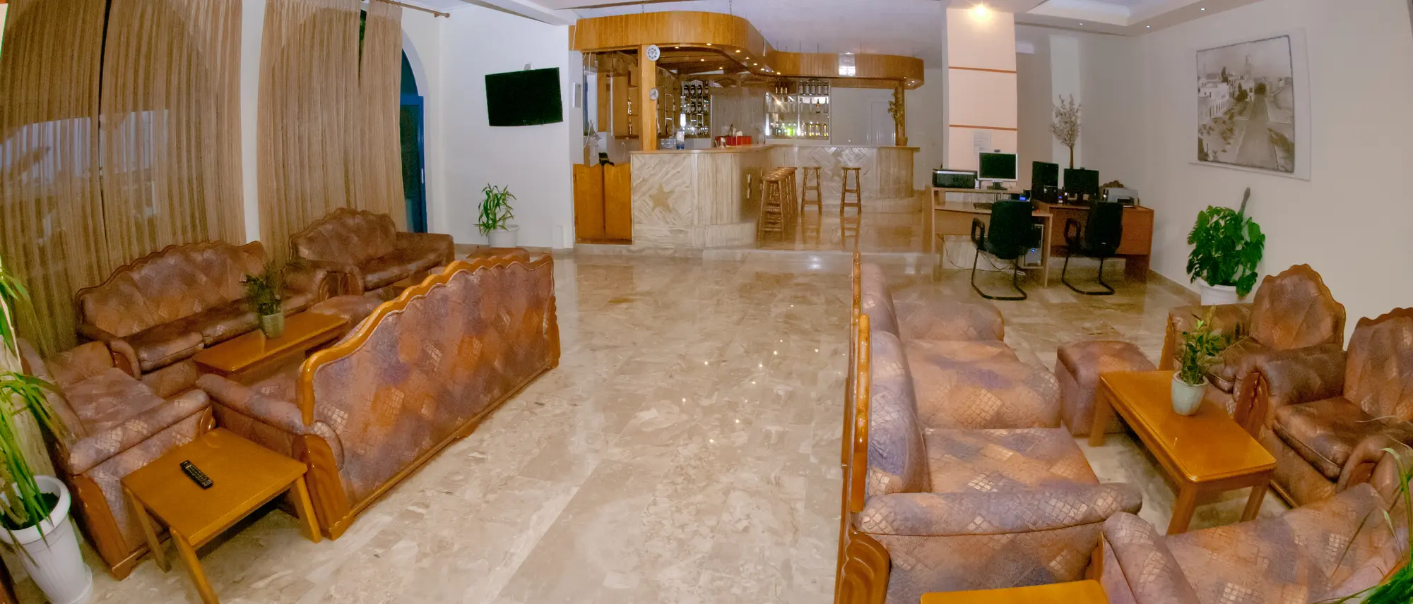 Tigaki's Star, Lobby