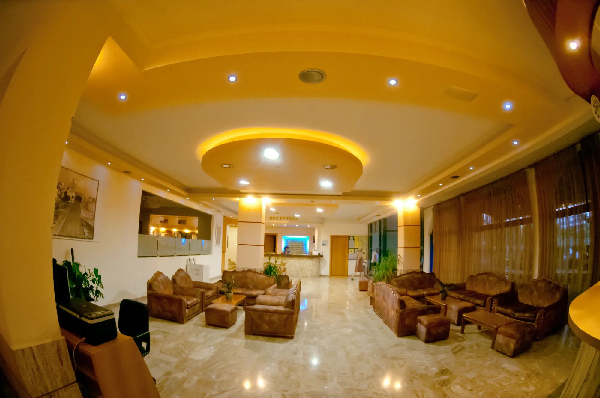 Tigaki's Star, Lobby
