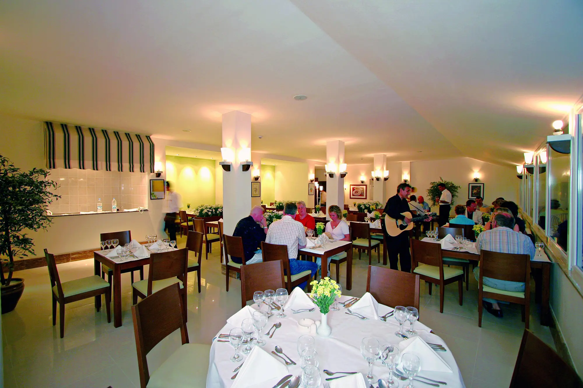 Febeach Hotel Side, Restaurant