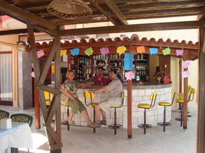 Kemer Hotel, Bar