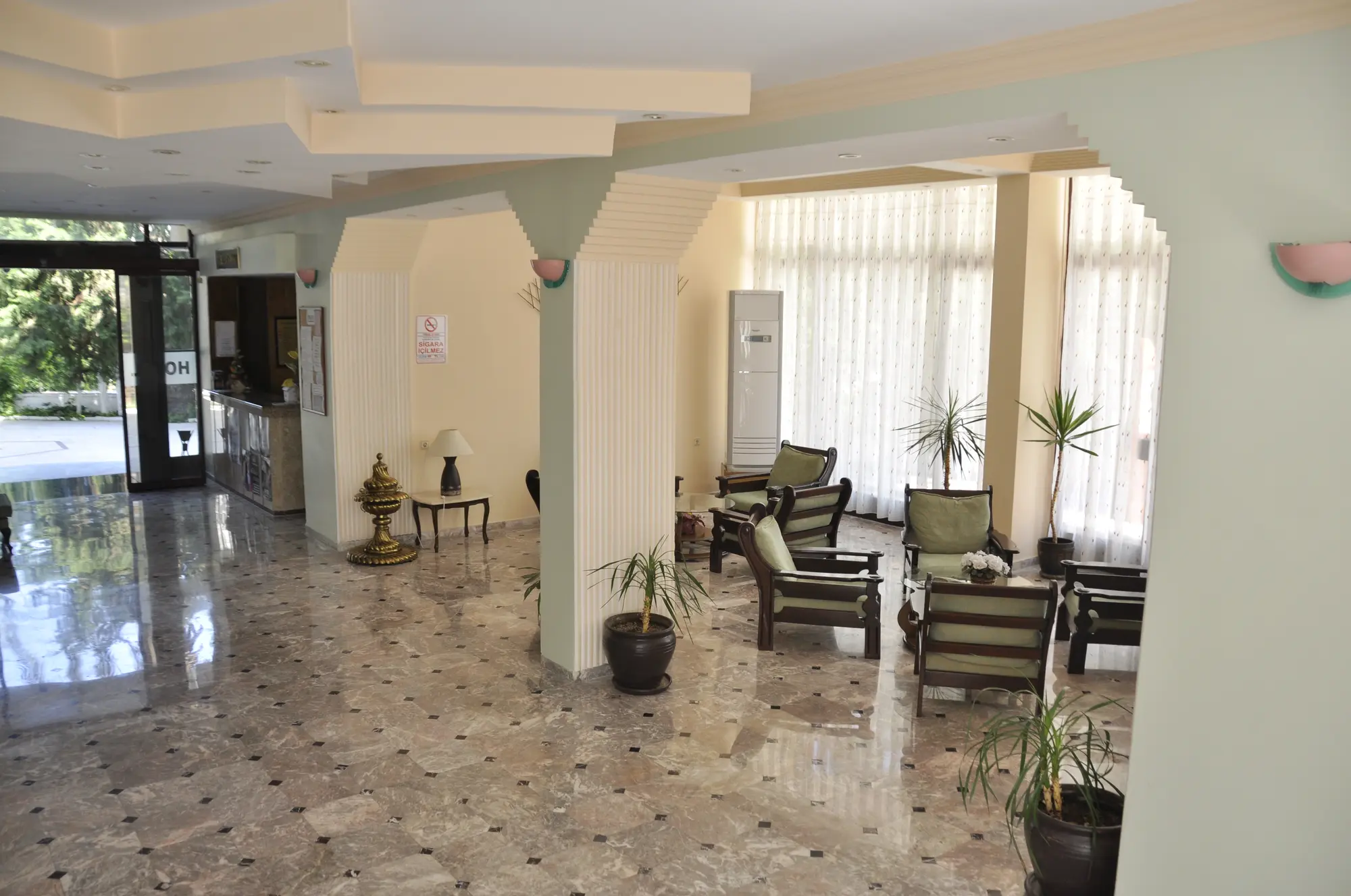 Kemer Hotel, Lobby