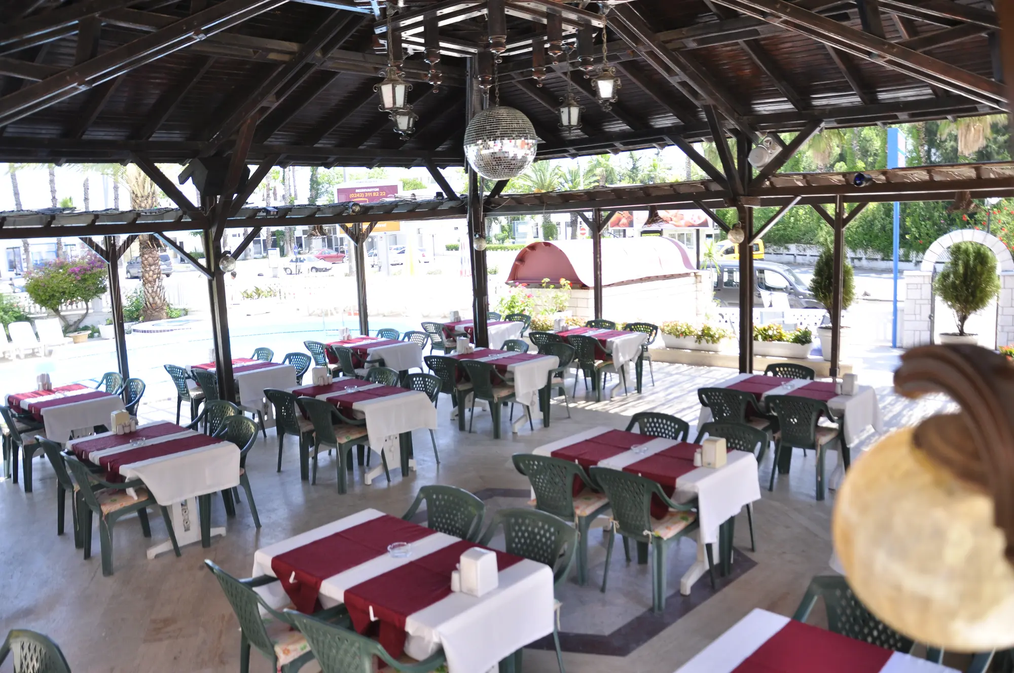 Kemer Hotel, Restaurant