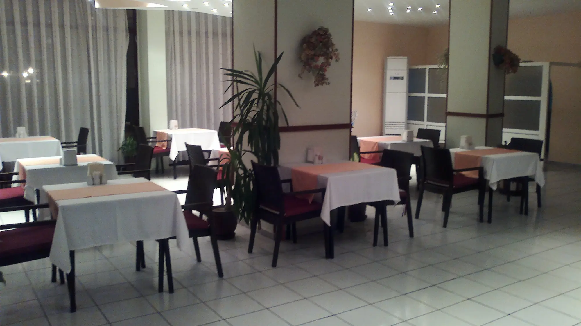 Kemer Hotel, Restaurant