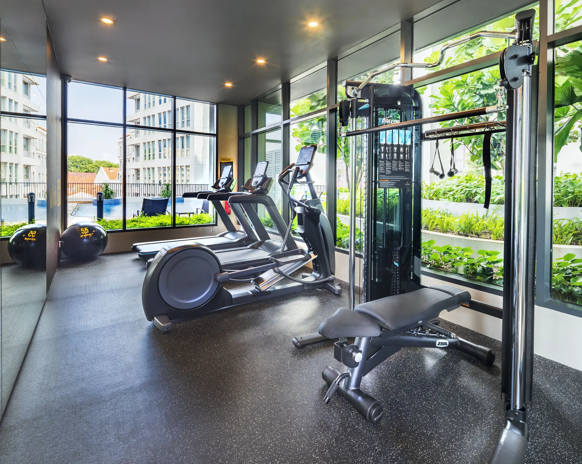 Hotel Mi Rochor, Sports and Entertainment
