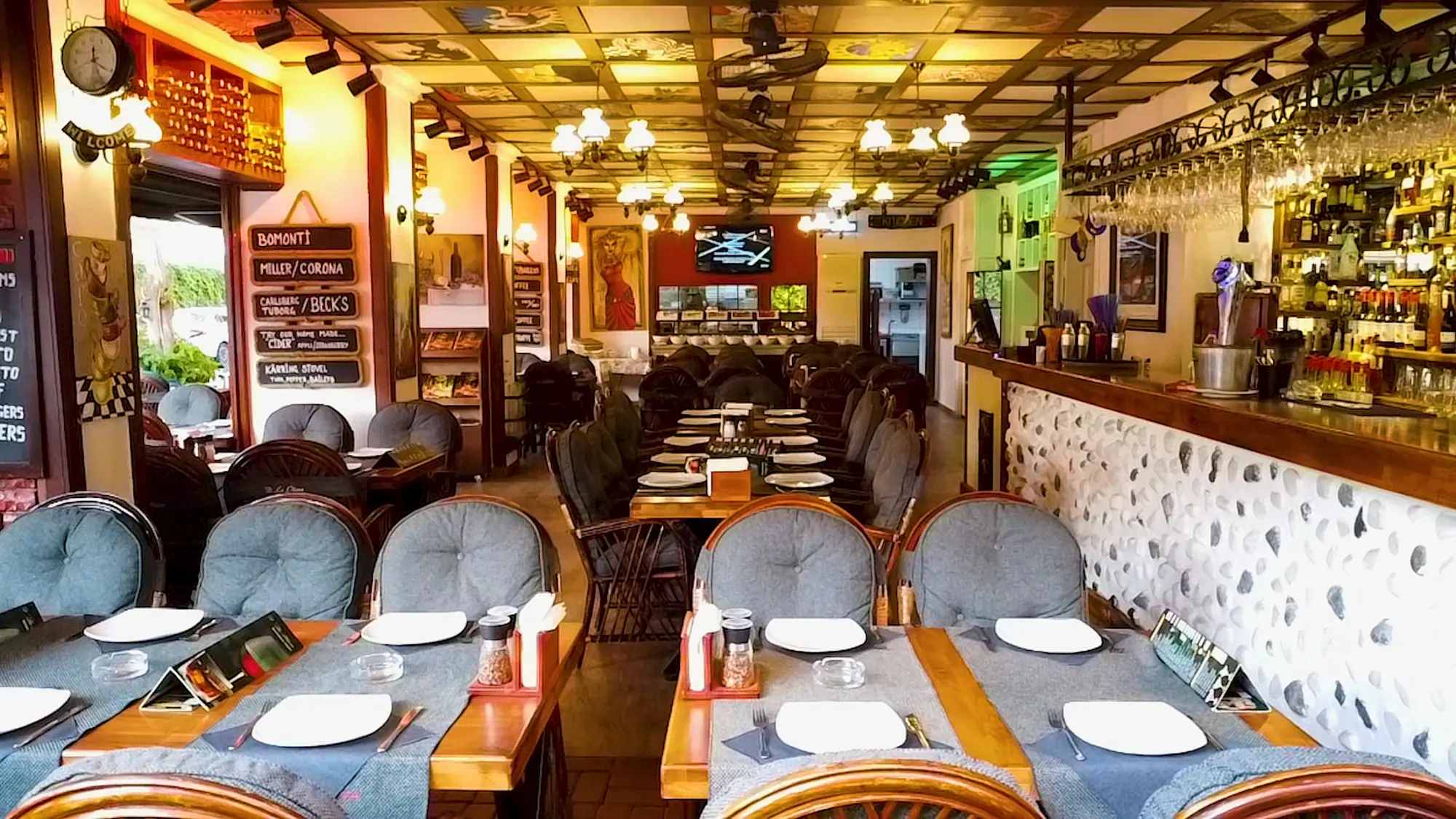 Kleopatra Hotel, Restaurant