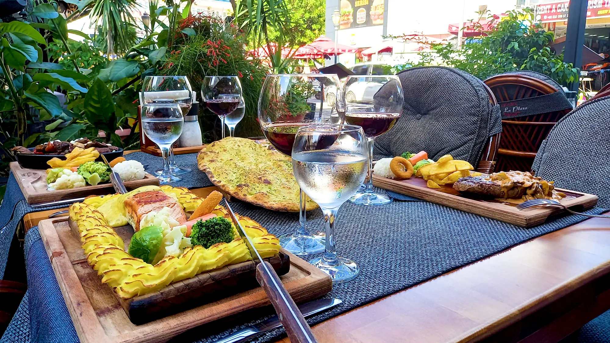 Kleopatra Hotel, Restaurant
