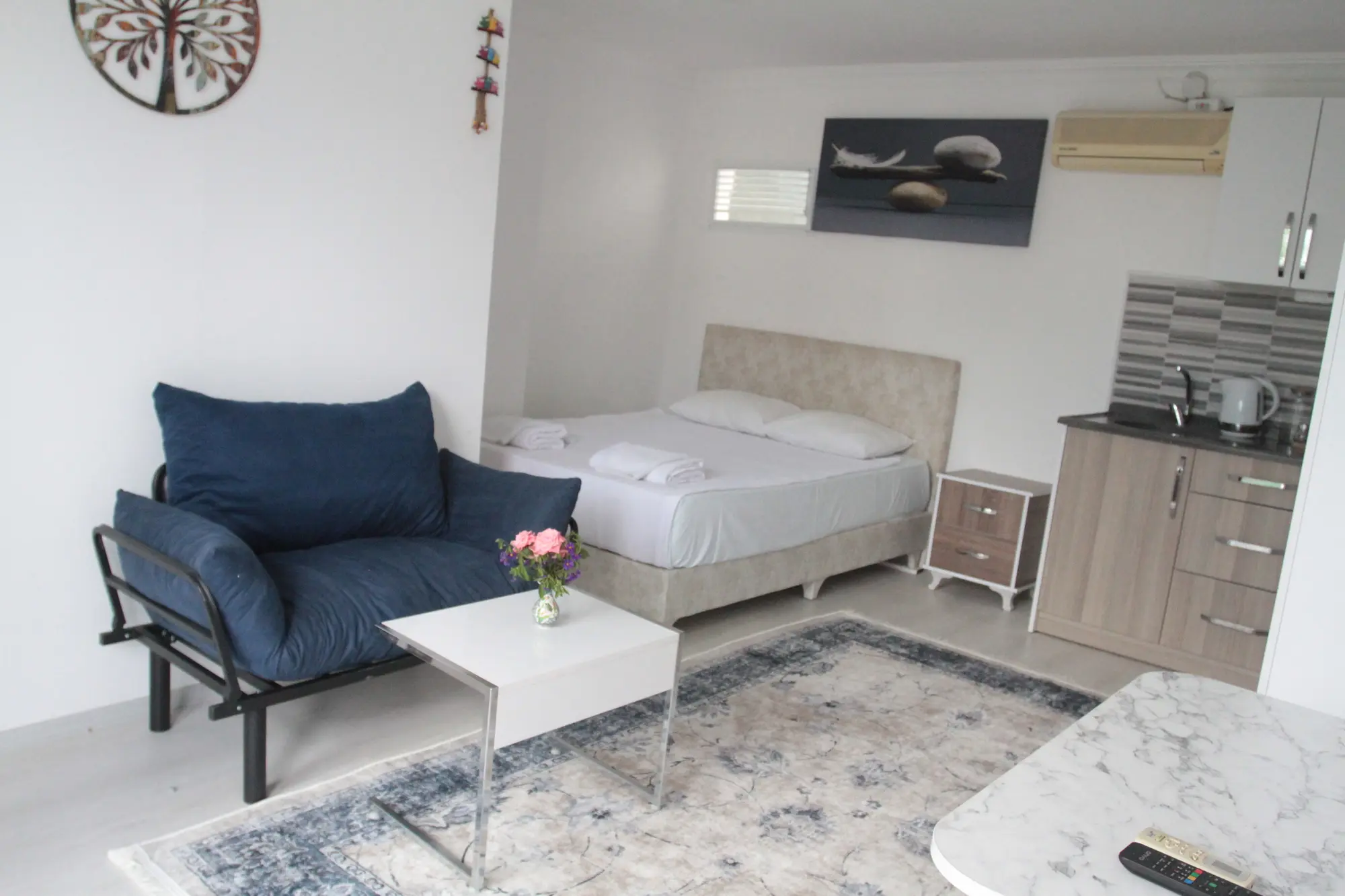 Hill Side Apart House, Room