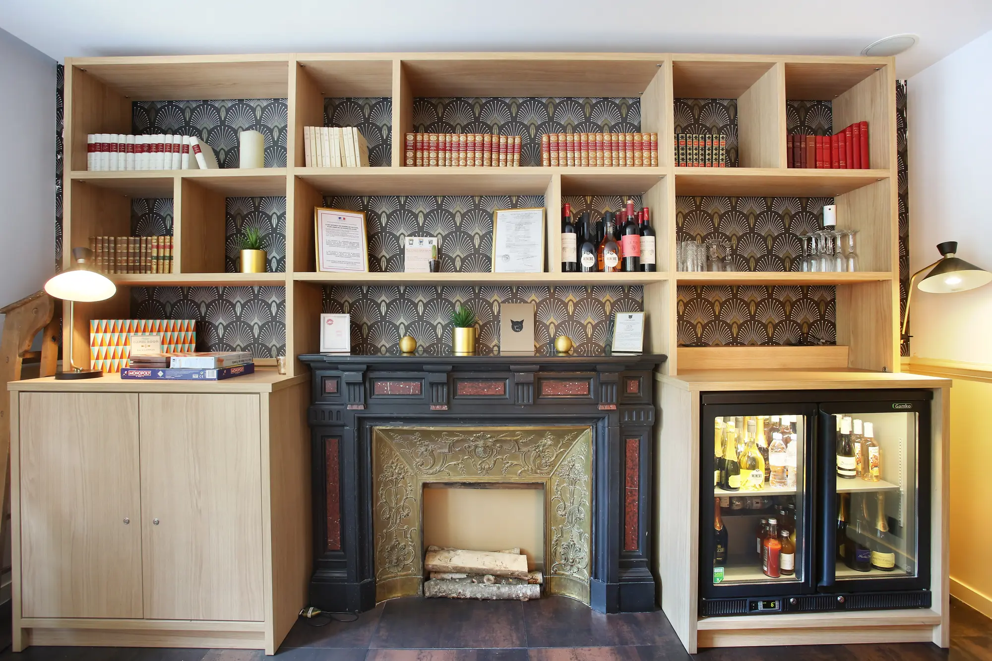 Le Chat Noir, Bar