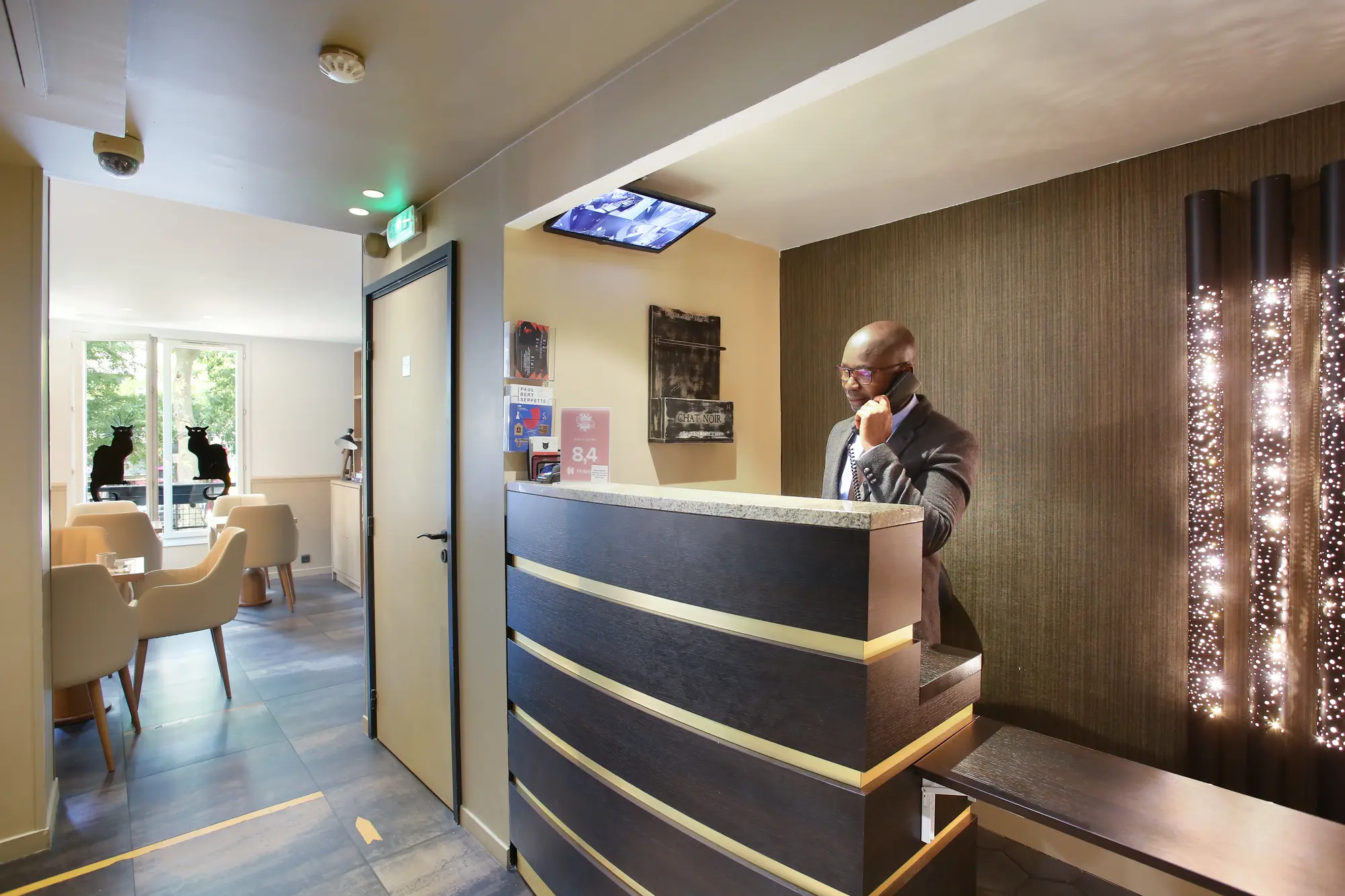 Le Chat Noir, Lobby