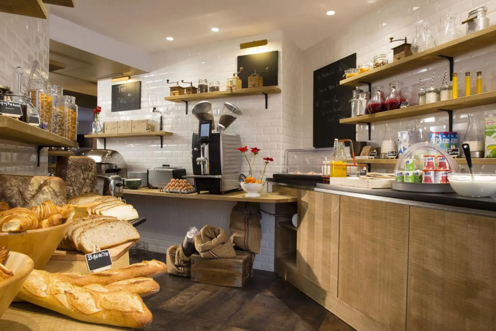 Le Chat Noir, Restaurant