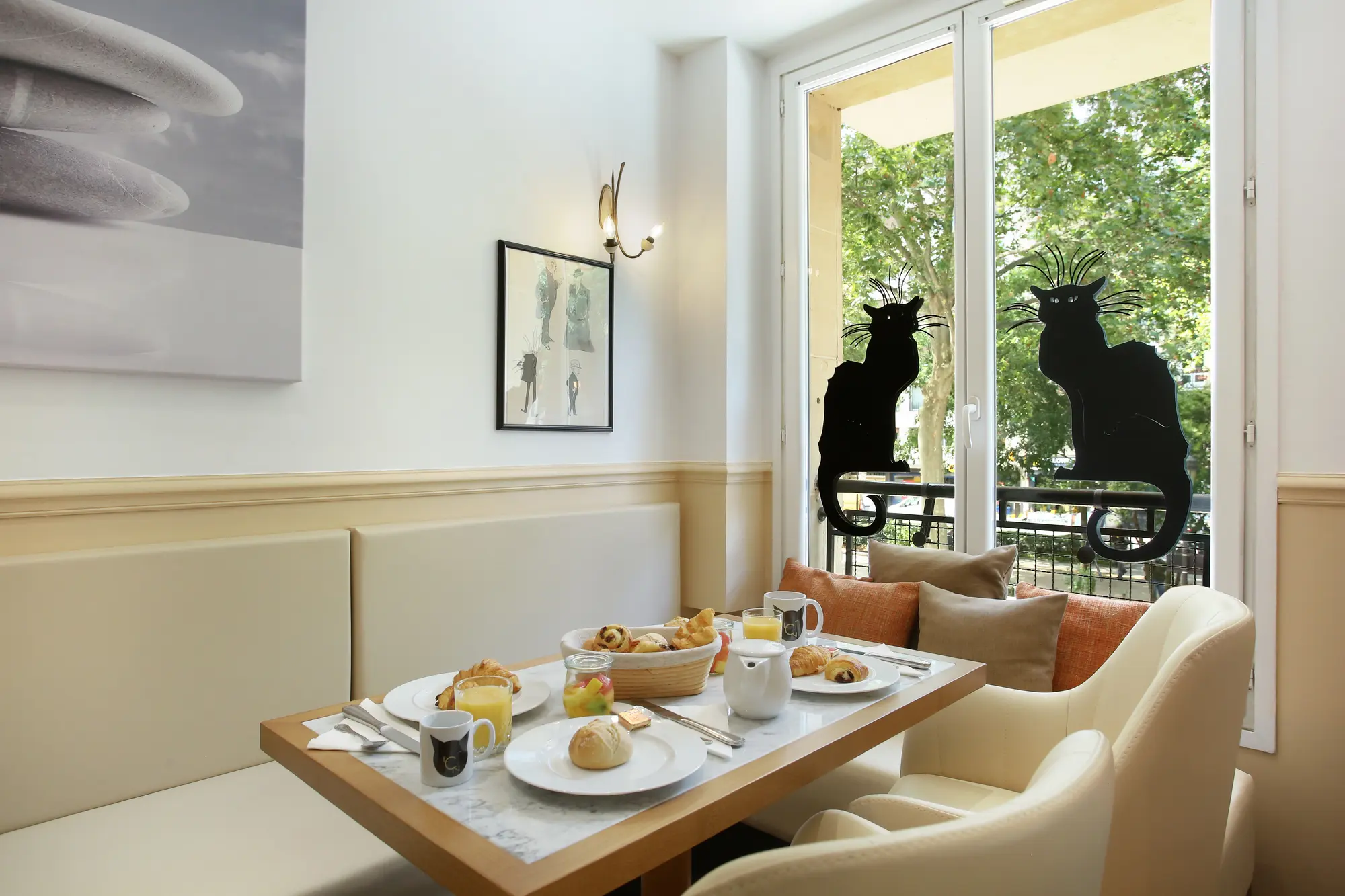 Le Chat Noir, Restaurant