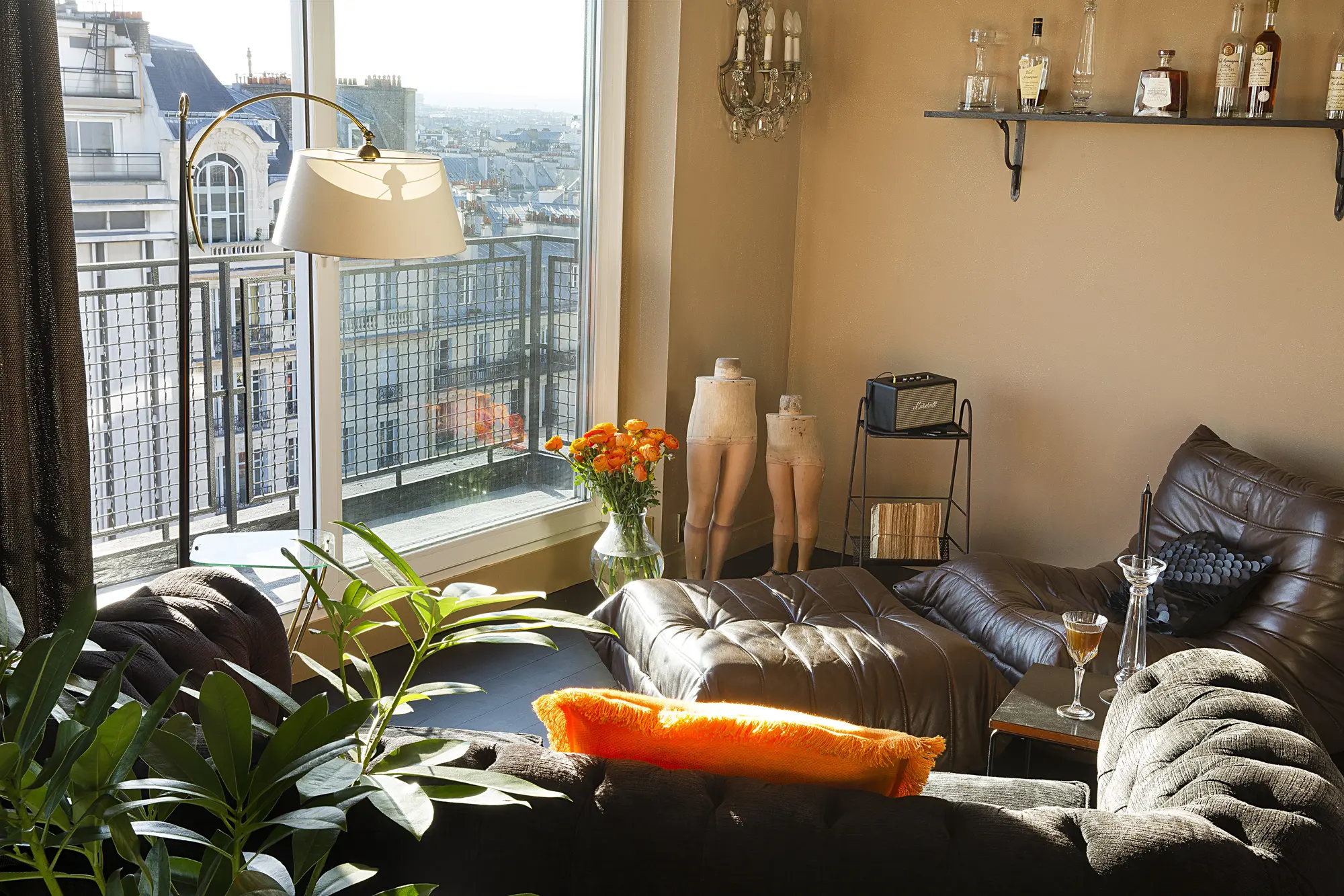 Le Chat Noir, Room