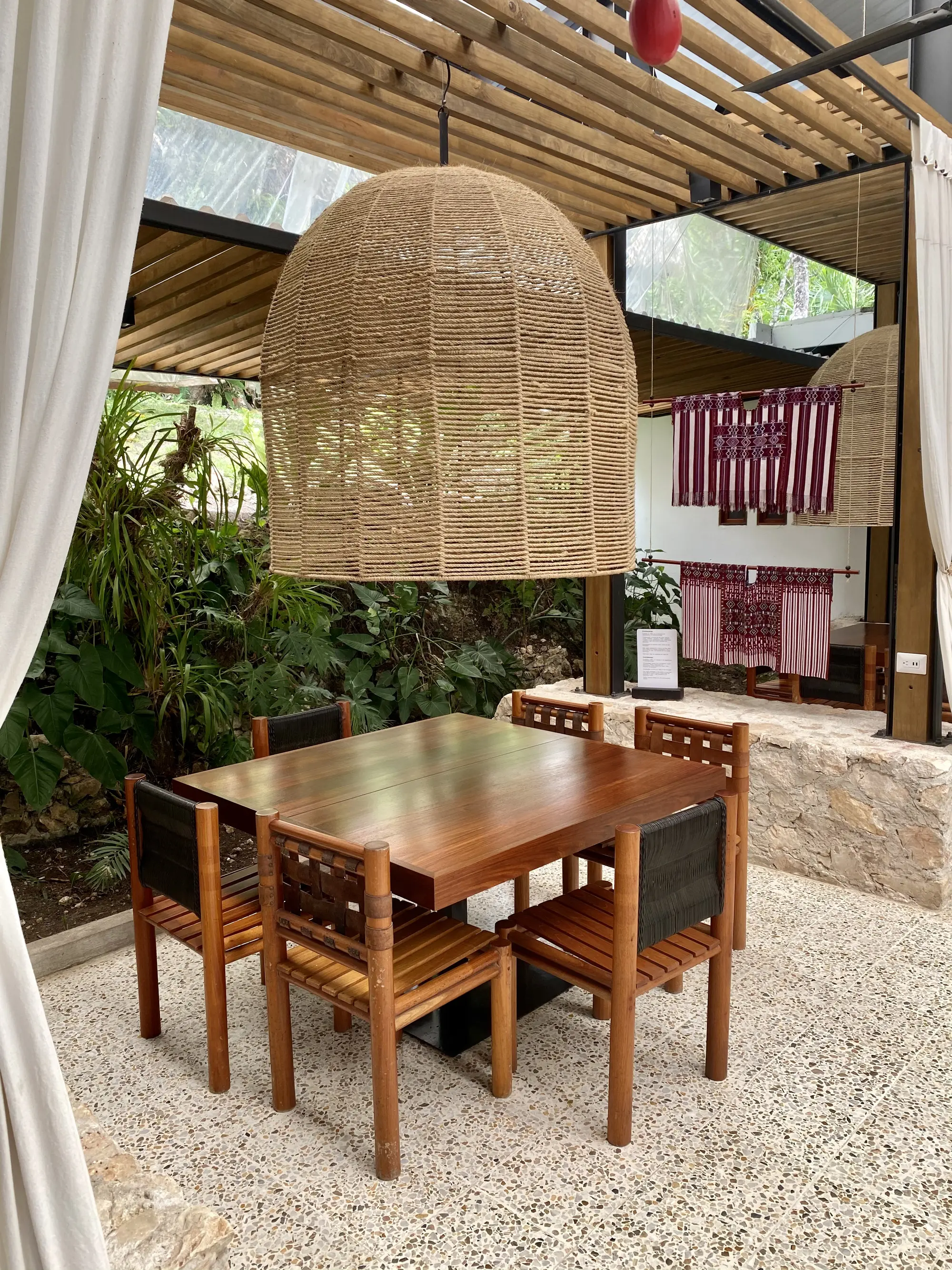 Villa Maya, Restaurant