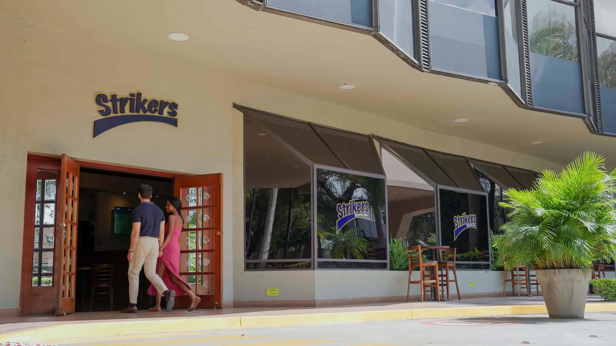 Barcelo Guatemala City, Bar