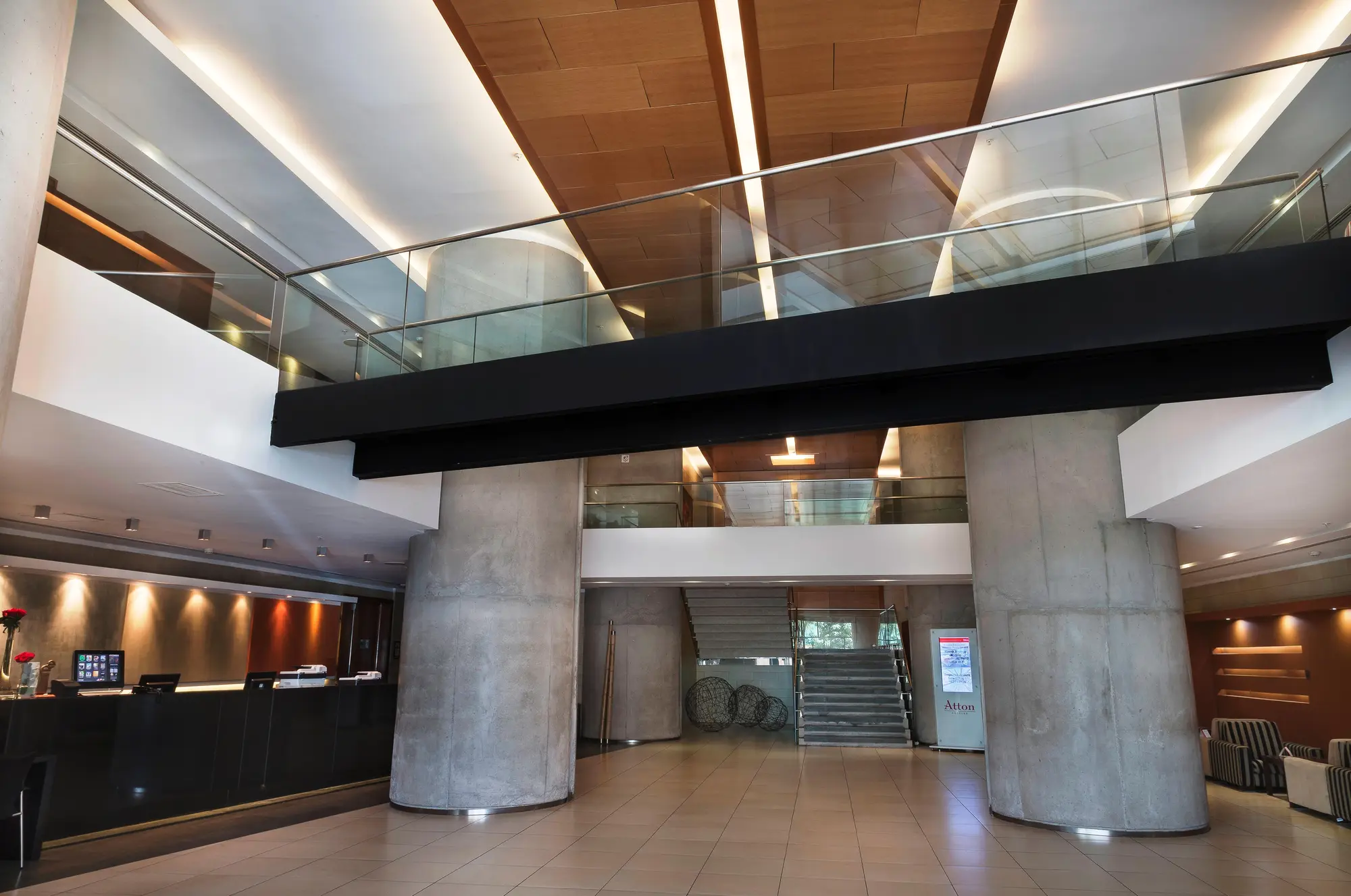 Pullman Santiago El Bosque, Lobby