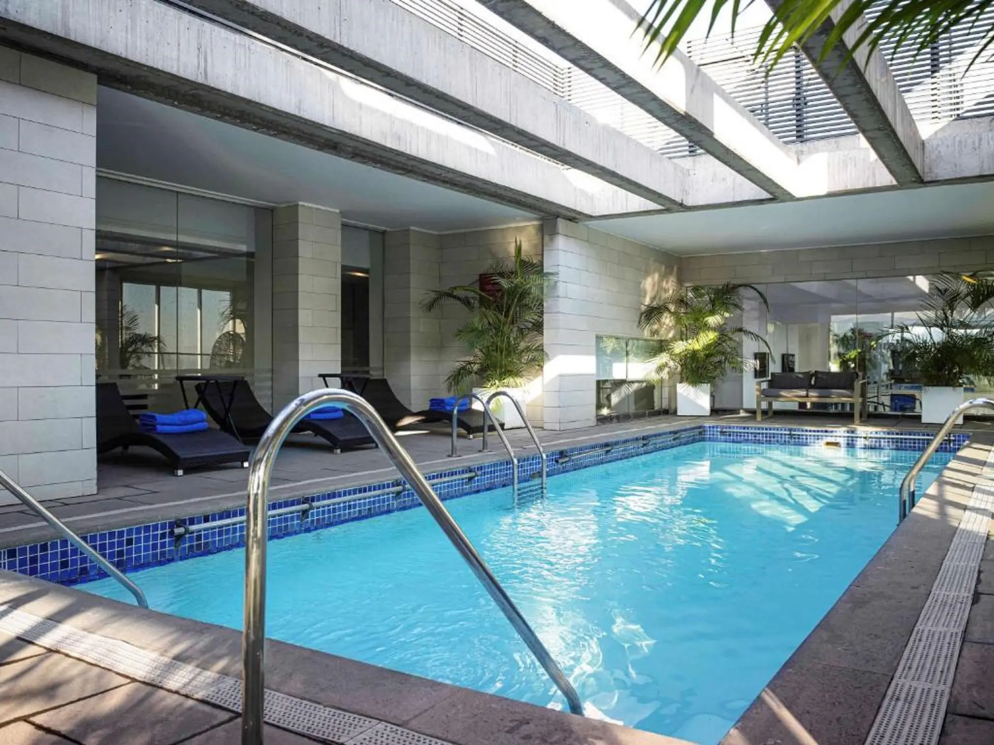 Pullman Santiago El Bosque, Pool