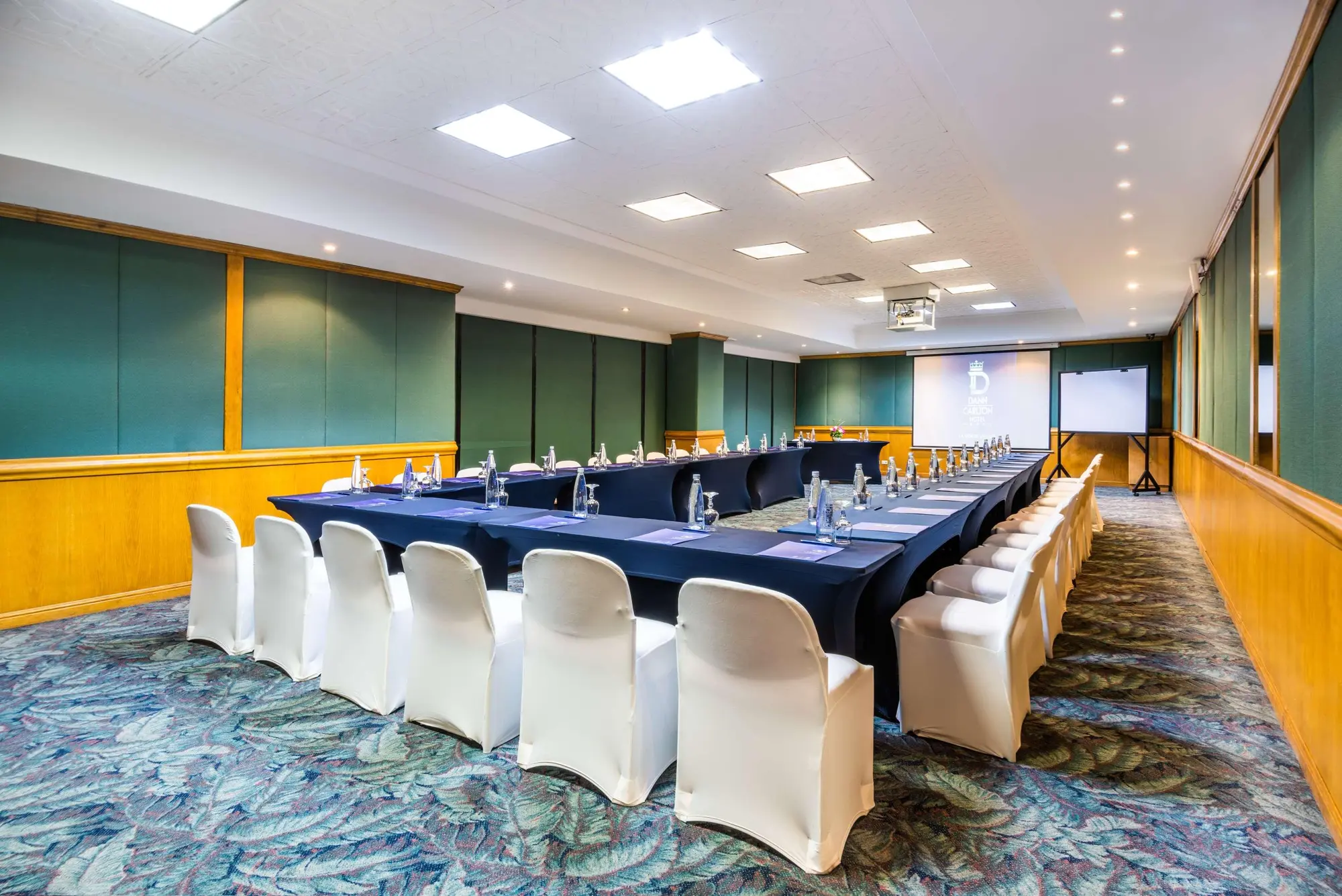 Dann Carlton Bogota, Lobby