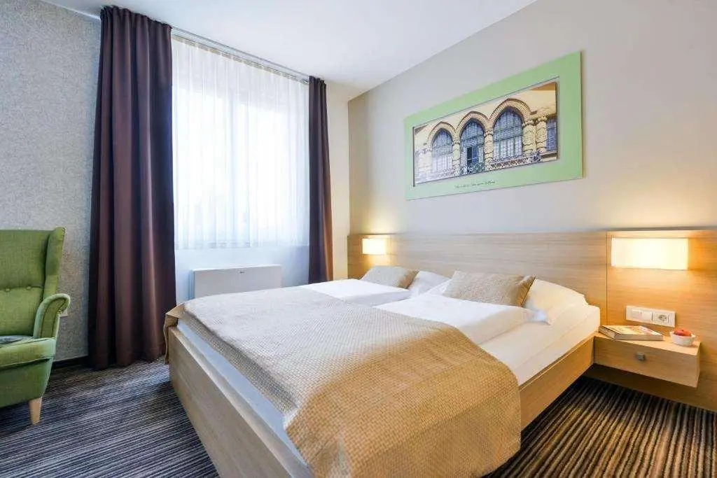 Ahotel Hotel Ljubljana, Room