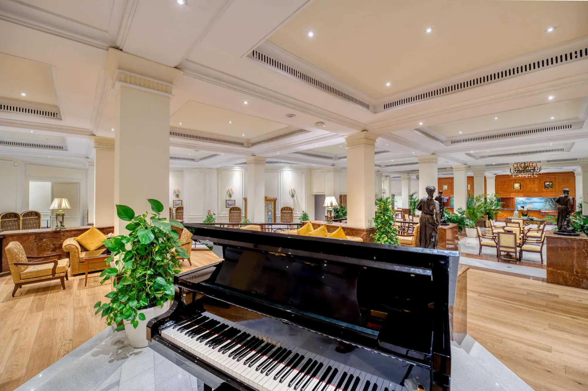 Seven Seas Hotel Blue, Lobby