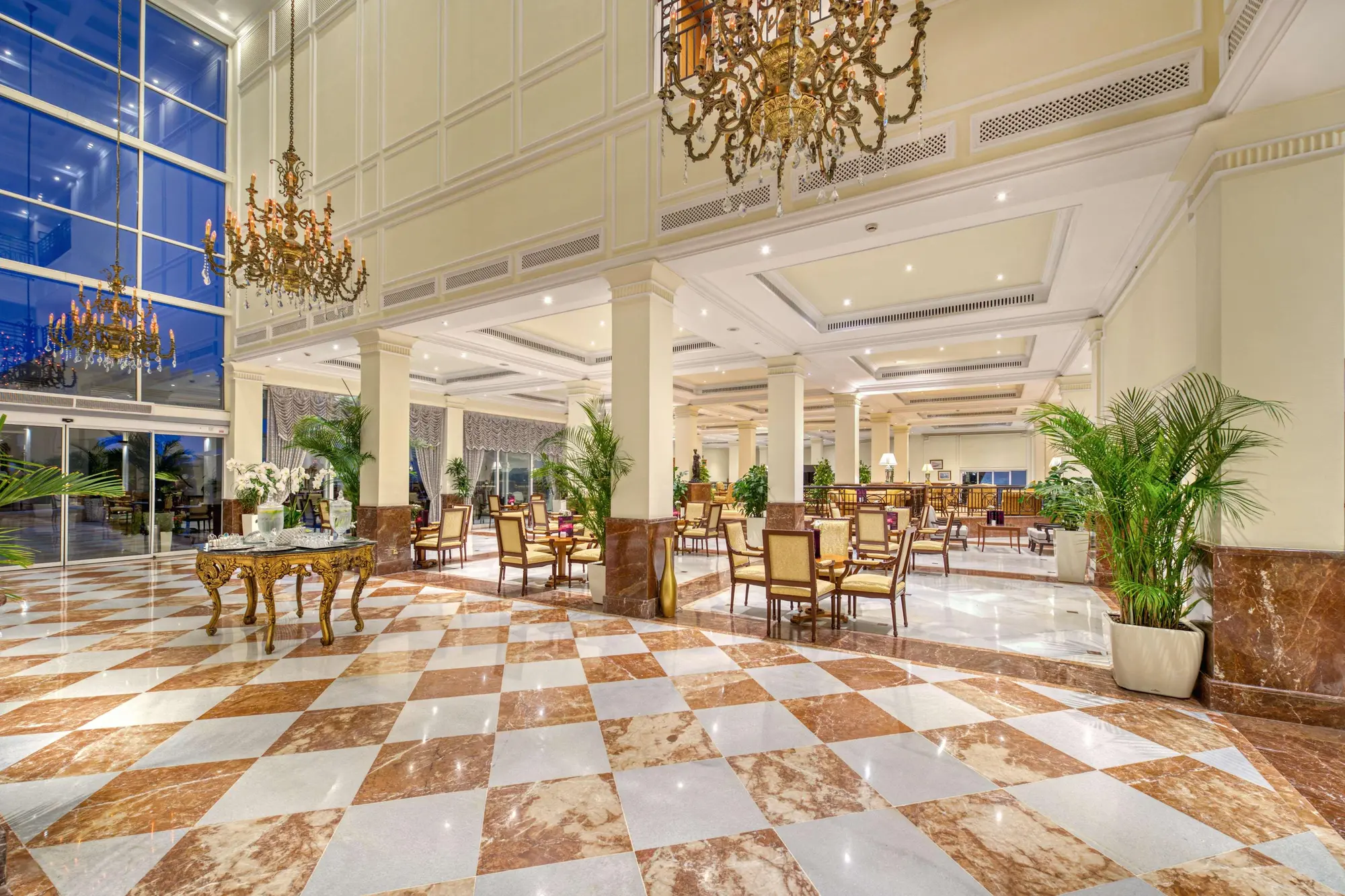 Seven Seas Hotel Blue, Lobby